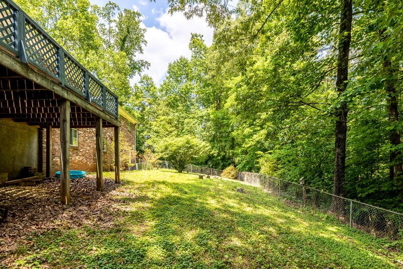 1700 Paris Rd, Knoxville, TN 37912