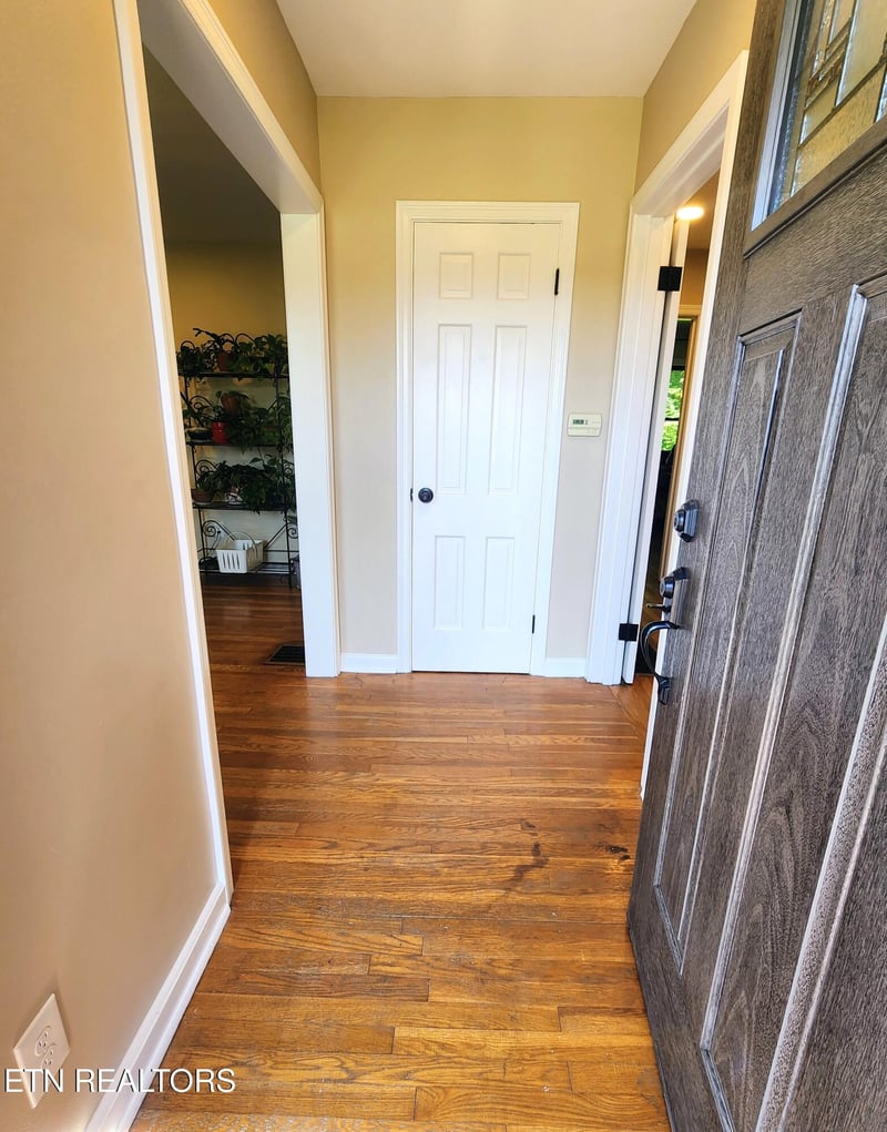 1701 Highland Dr, Knoxville, TN 37918