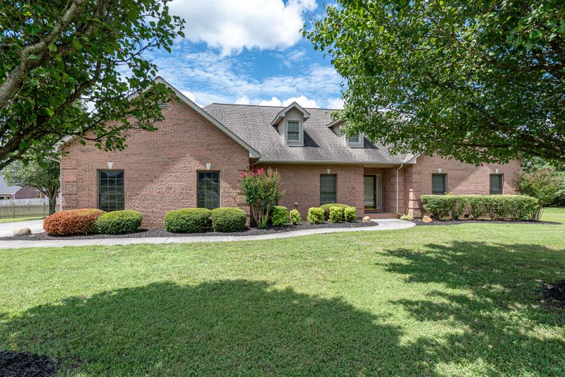 1701 Hollister Dr, Alcoa, TN 37701