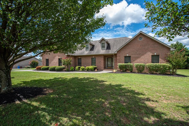 1701 Hollister Dr, Alcoa, TN 37701
