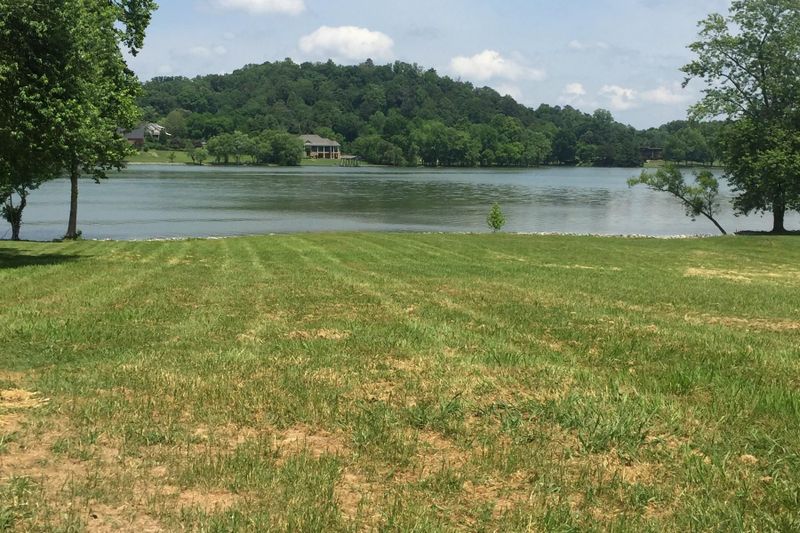 1702 Gull Ln, Knoxville, TN 37919