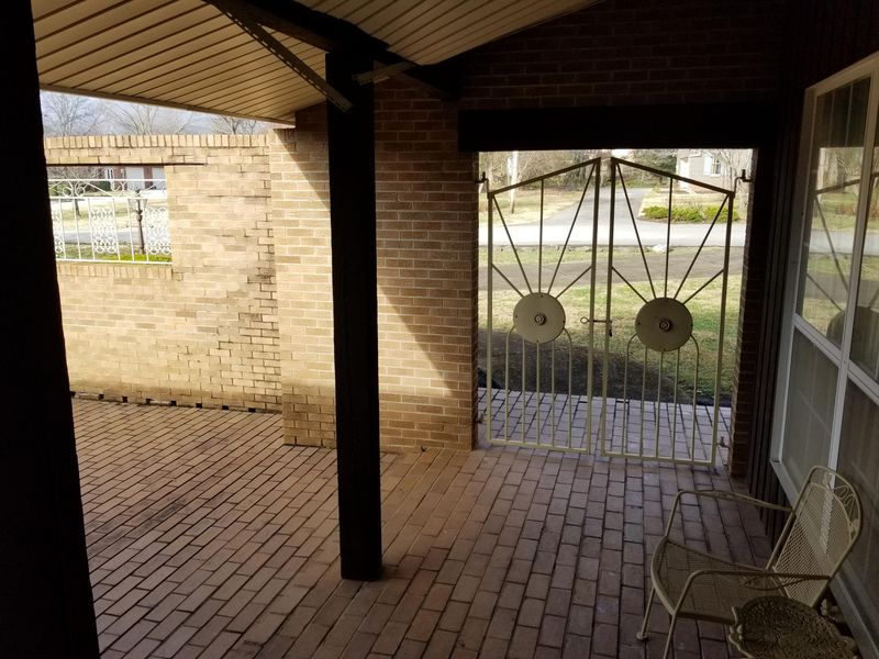 1702 Leconte Dr, Maryville, TN 37803