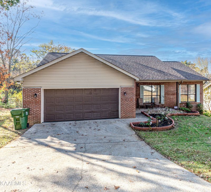 1703 Jett Rd, Maryville, TN 37804