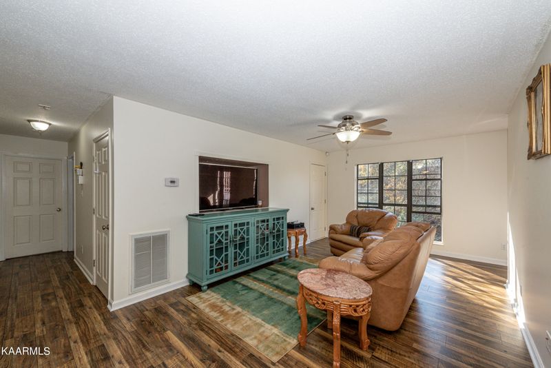 1703 Jett Rd, Maryville, TN 37804
