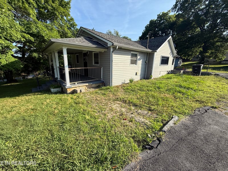 1703 Richardson St, Athens, TN 37303