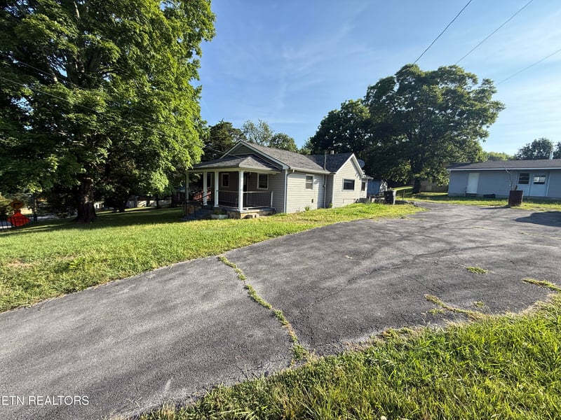 1703 Richardson St, Athens, TN 37303