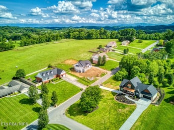 1703 War Paint Tr, Sevierville, TN 37876