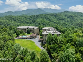 1704 Hidden Hills Rd #APT 108, Gatlinburg, TN 37738