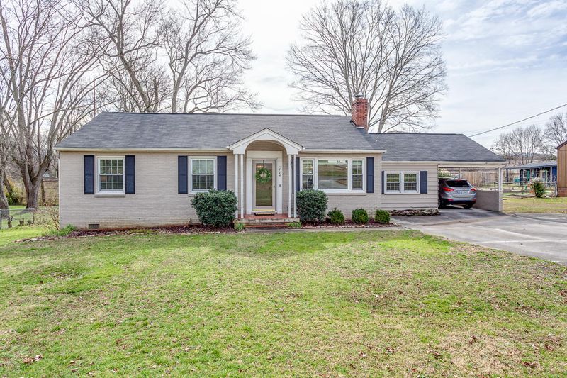 1704 Highland Dr, Knoxville, TN 37918
