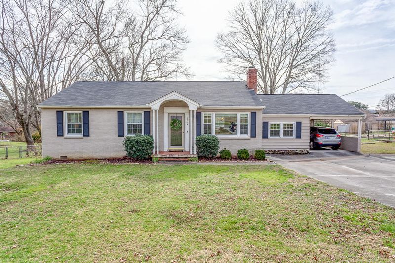 1704 Highland Dr, Knoxville, TN 37918