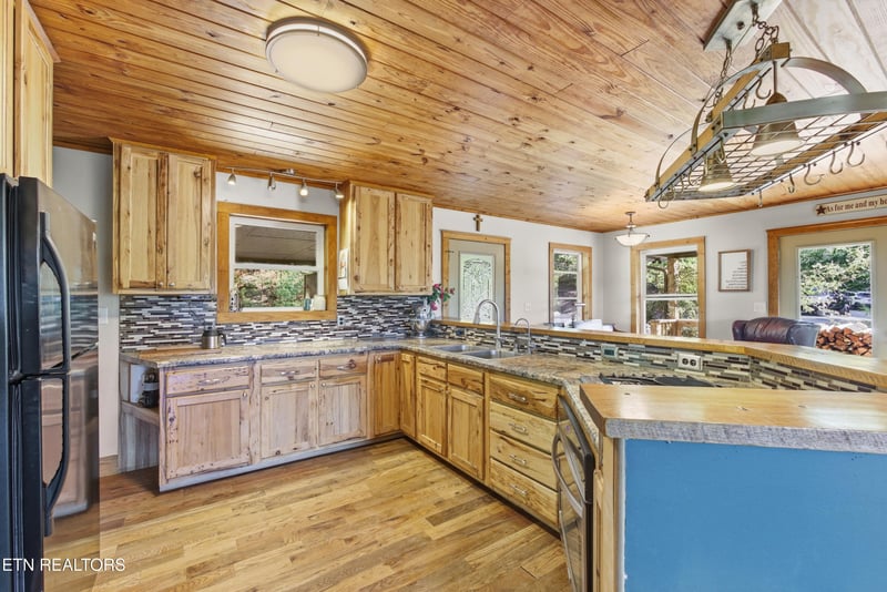 1705 Eagle Furnace Rd, Rockwood, TN 37854