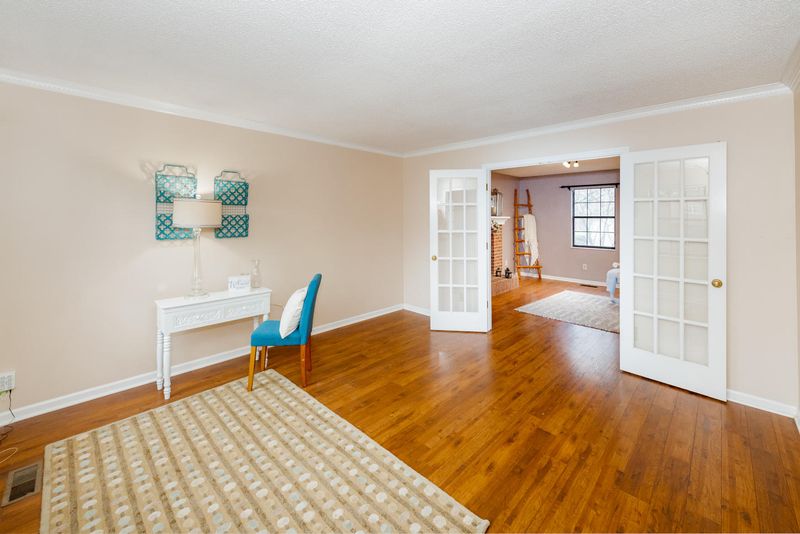 1705 Gray Oaks Ln, Knoxville, TN 37932