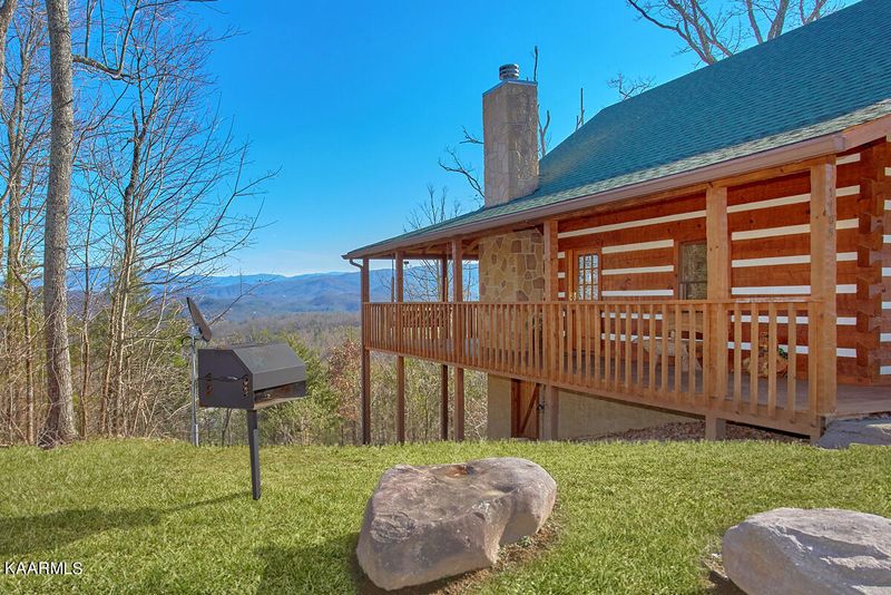 1705 Pine Grove Rd, Sevierville, TN 37876