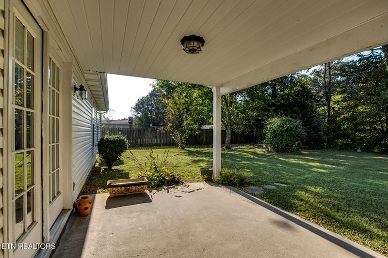 1706 Chesapeake Dr, Athens, TN 37303