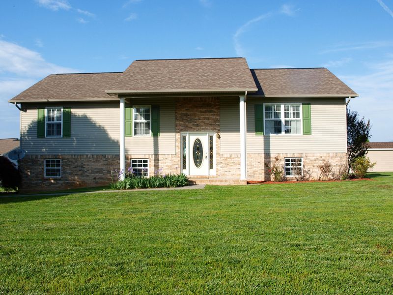 1706 Dandelion Ct, Sevierville, TN 37862