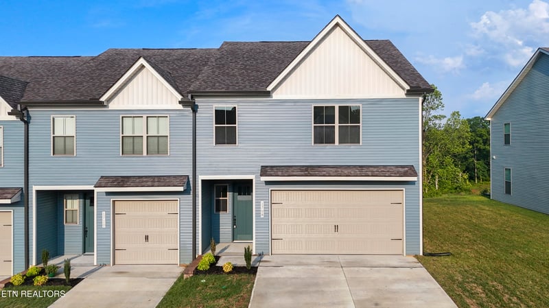 1708 Bennett Village Dr, Maryville, TN 37804