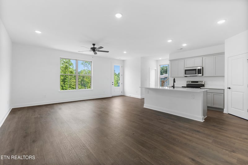 1708 Bennett Village Dr, Maryville, TN 37804