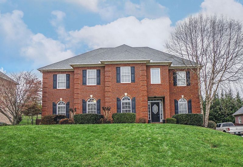 1708 Burnside Dr, Maryville, TN 37801