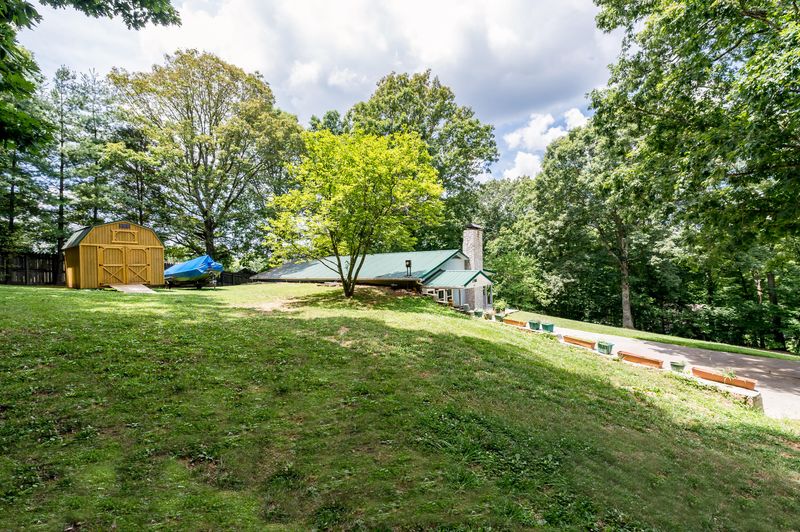 1708 Hart Rd, Knoxville, TN 37922