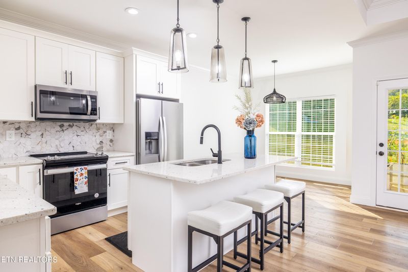 1709 Bend View Ln, Sevierville, TN 37876