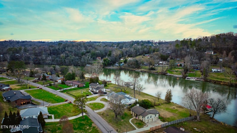 1709 River Shores Dr, Knoxville, TN 37914