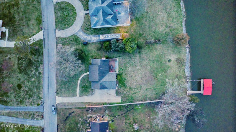1709 River Shores Dr, Knoxville, TN 37914