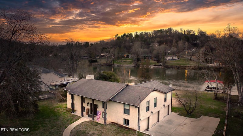 1709 River Shores Dr, Knoxville, TN 37914