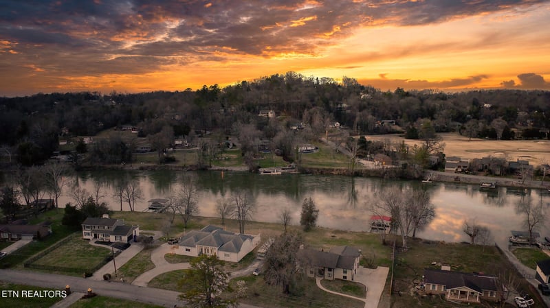 1709 River Shores Dr, Knoxville, TN 37914
