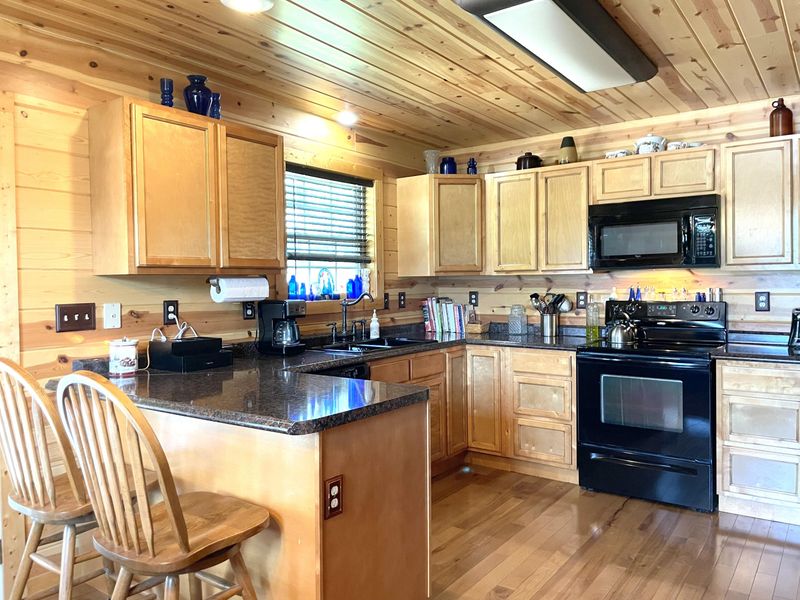 171 Alpine Dr, Jacksboro, TN 37757