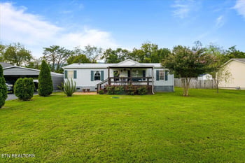 171 E Memorial Dr, Jacksboro, TN 37757
