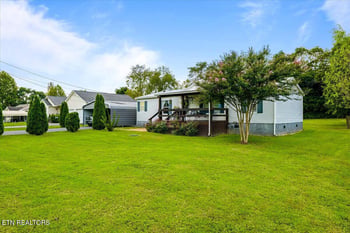 171 E Memorial Dr, Jacksboro, TN 37757