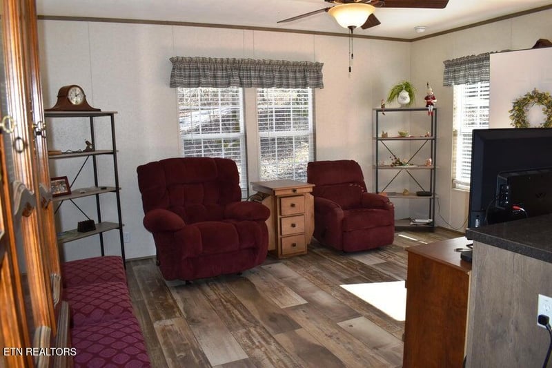 171 Holderford Rd, Kingston, TN 37763