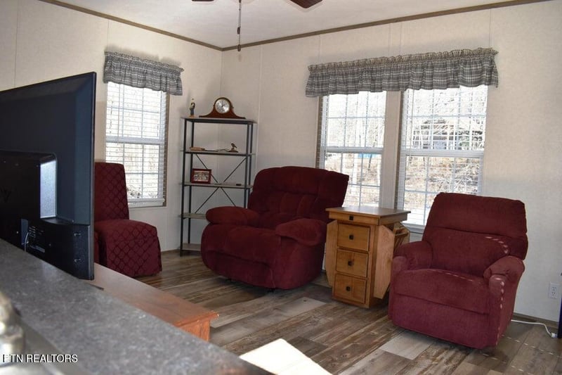 171 Holderford Rd, Kingston, TN 37763