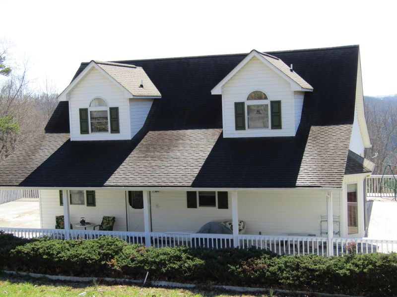 171 Lakeview Ln, Jacksboro, TN 37757