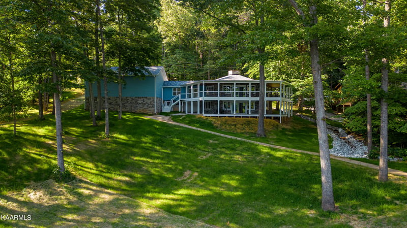 1710 Deerfield Way, Lafollette, TN 37766