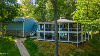 1710 Deerfield Way, Lafollette, TN 37766