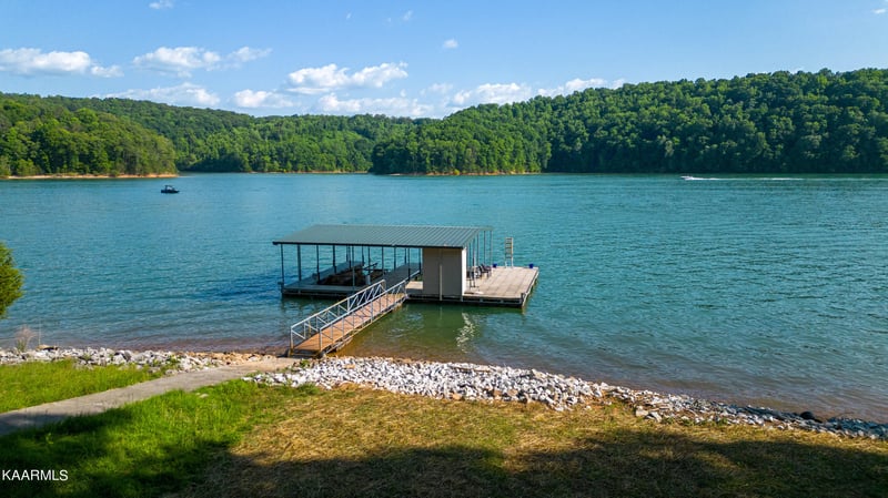 1710 Deerfield Way, Lafollette, TN 37766