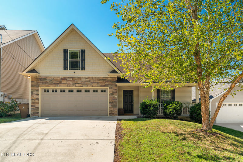 1711 Cove Oak Ln, Knoxville, TN 37909