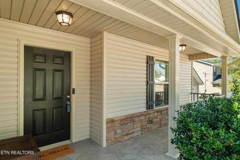 1711 Cove Oak Ln, Knoxville, TN 37909