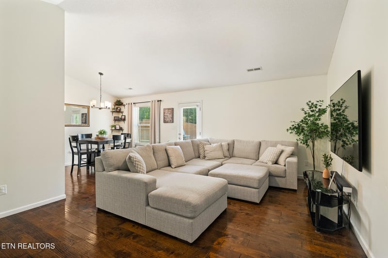 1711 Cove Oak Ln, Knoxville, TN 37909