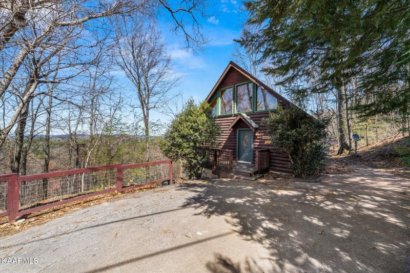 1711 Silver Poplar Ln, Sevierville, TN 37876