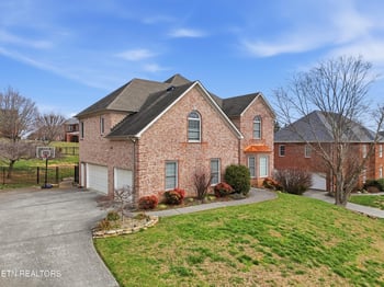 1712 Burnside Dr, Maryville, TN 37801