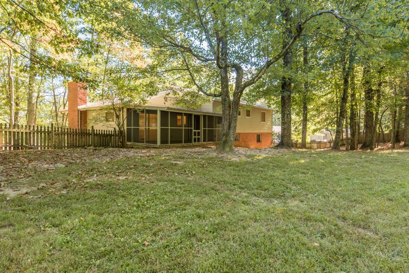 1712 NE Uppingham Dr, Knoxville, TN 37918