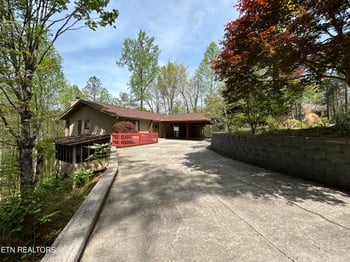 1713 Cardinal Dr, Gatlinburg, TN 37738