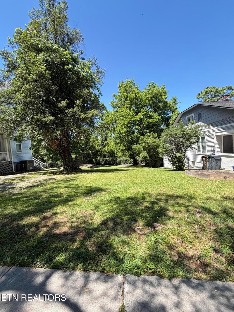 1713 E 5th Ave, Knoxville, TN 37917