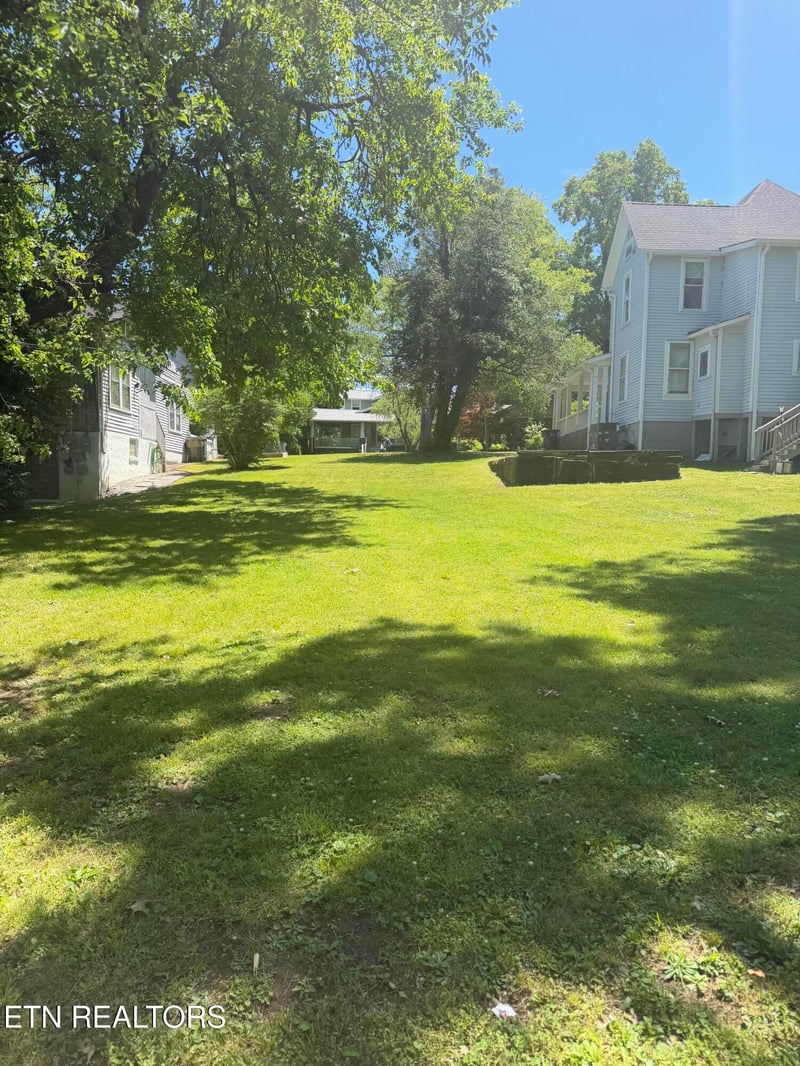 1713 E 5th Ave, Knoxville, TN 37917