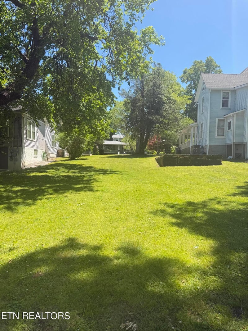 1713 E 5th Ave, Knoxville, TN 37917