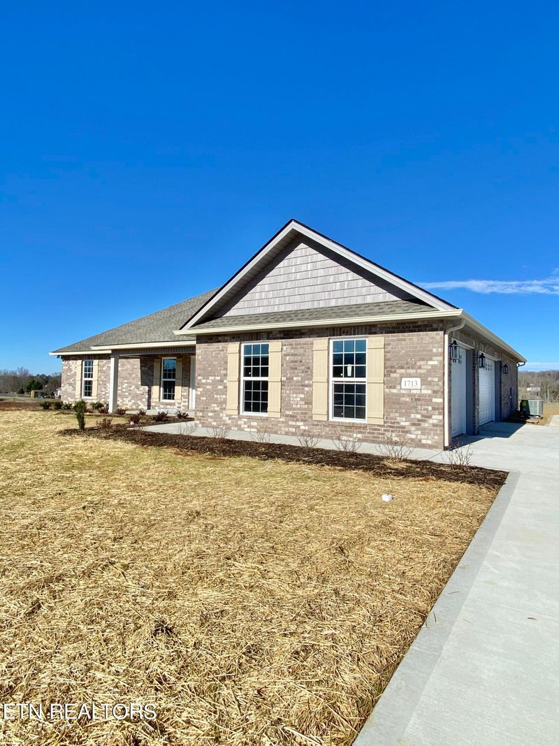 1713 Millstone Dr, Maryville, TN 37803