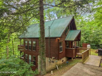 1713 Oakridge View Ln, Sevierville, TN 37876