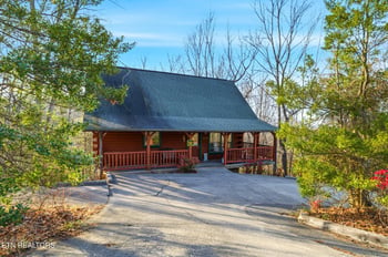 1713 Parkway View Ct, Sevierville, TN 37876